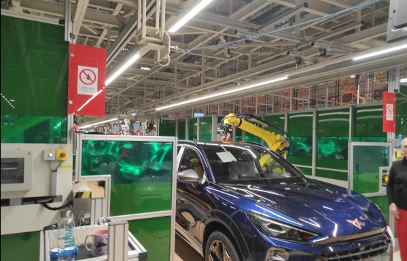 Robotkar autókarosszérián, gyártássor