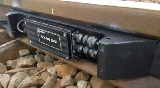 Track-mounted measuring head, close-up